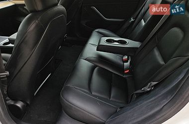 Седан Tesla Model 3 2023 в Львове