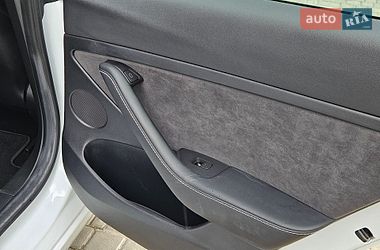 Седан Tesla Model 3 2023 в Львове