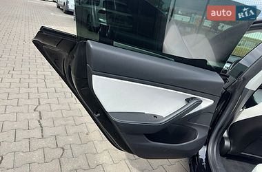 Седан Tesla Model 3 2019 в Львове