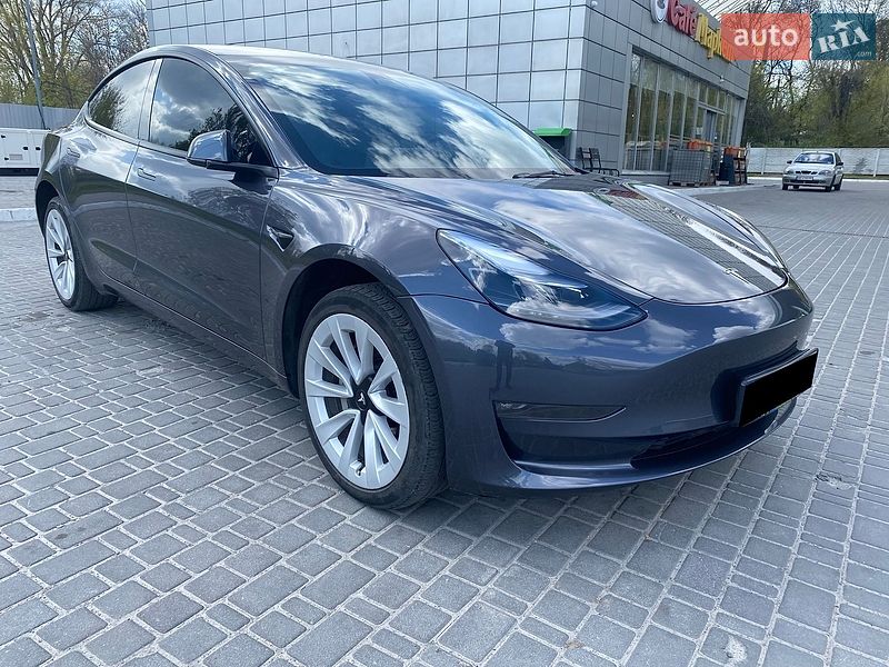 Седан Tesla Model 3 2022 в Днепре