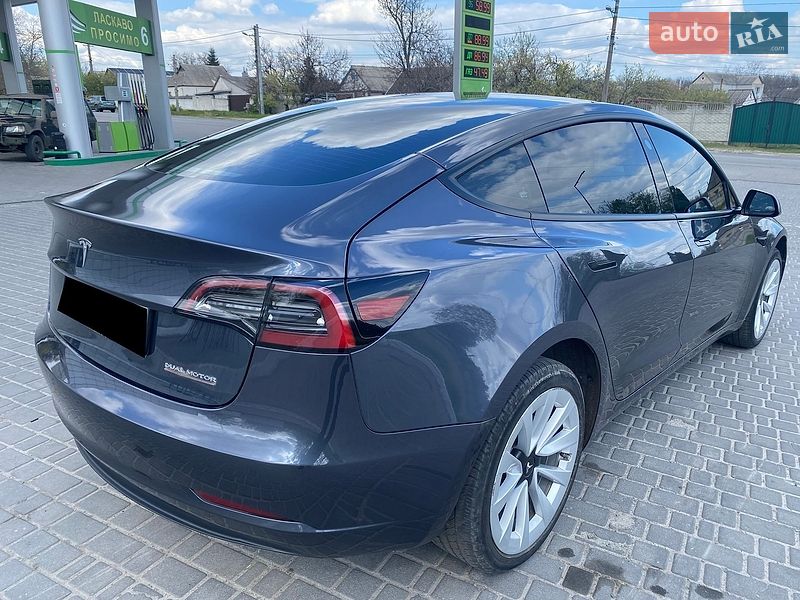 Седан Tesla Model 3 2022 в Днепре