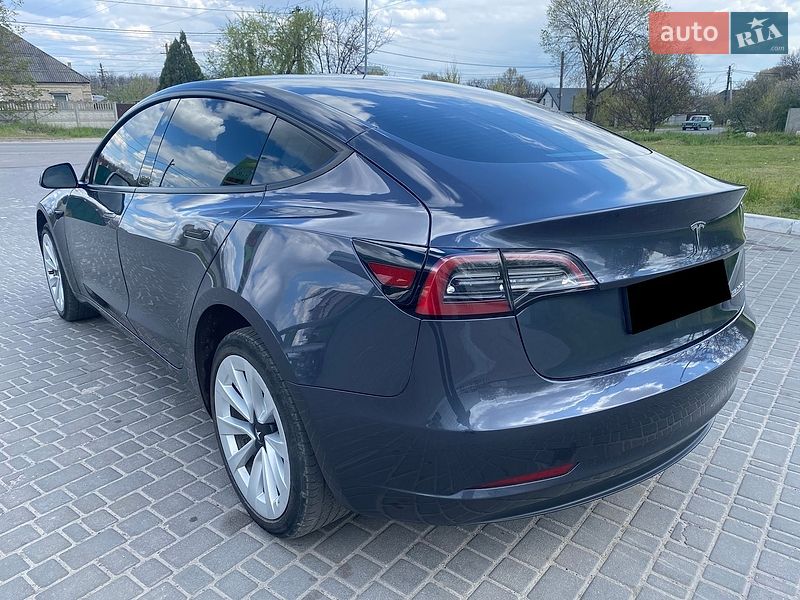 Седан Tesla Model 3 2022 в Днепре