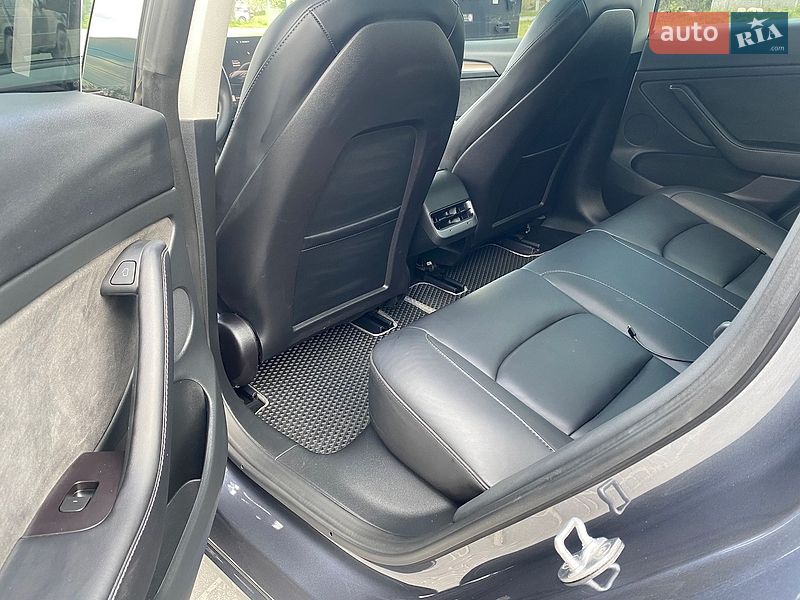 Седан Tesla Model 3 2022 в Днепре