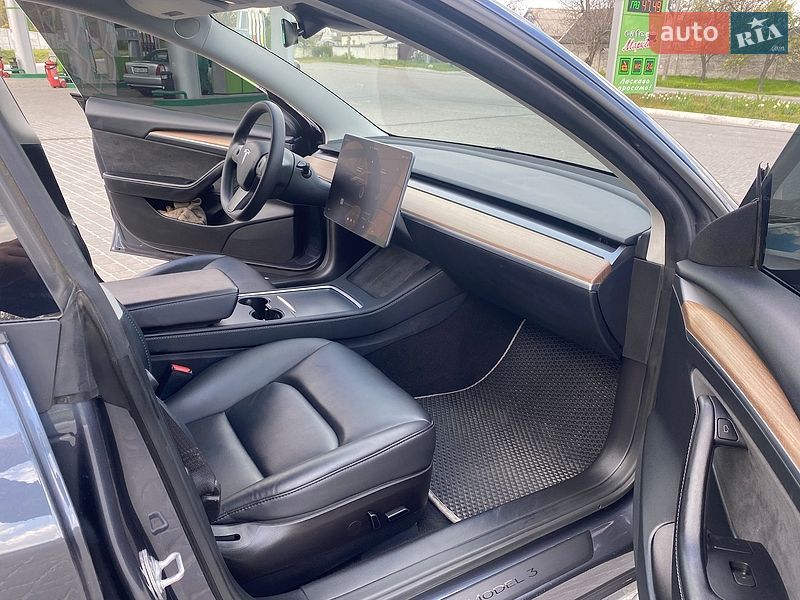 Седан Tesla Model 3 2022 в Днепре