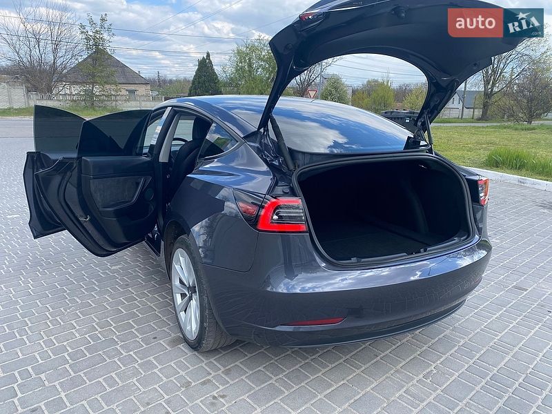 Седан Tesla Model 3 2022 в Днепре