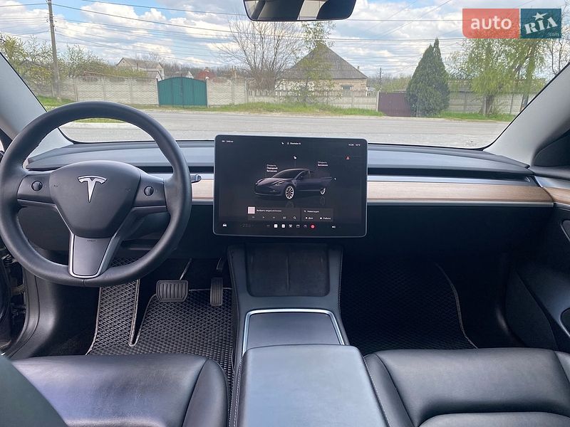 Седан Tesla Model 3 2022 в Днепре