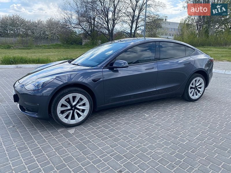 Седан Tesla Model 3 2022 в Днепре