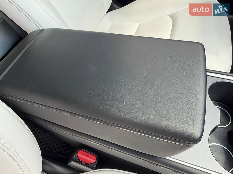 Седан Tesla Model 3 2022 в Києві