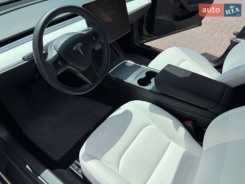 Седан Tesla Model 3 2022 в Києві