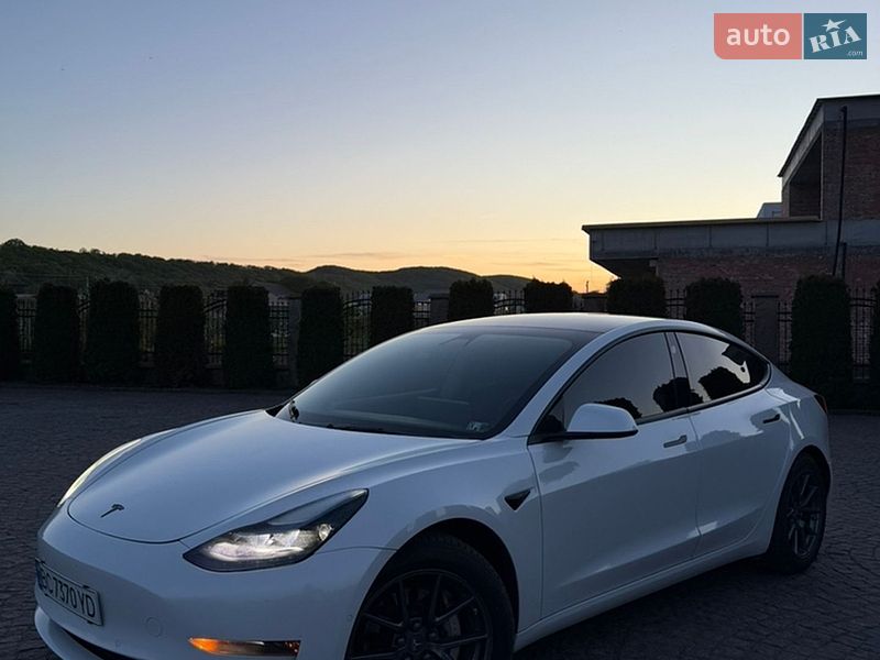 Tesla Model 3 2021
