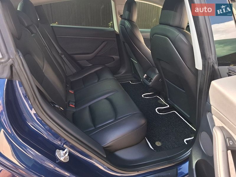 Седан Tesla Model 3 2022 в Вінниці