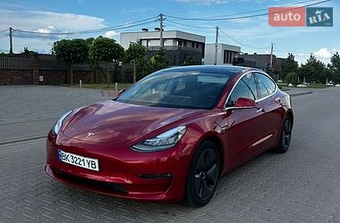 Седан Tesla Model 3 2019 в Ровно