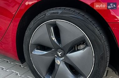 Седан Tesla Model 3 2019 в Ровно