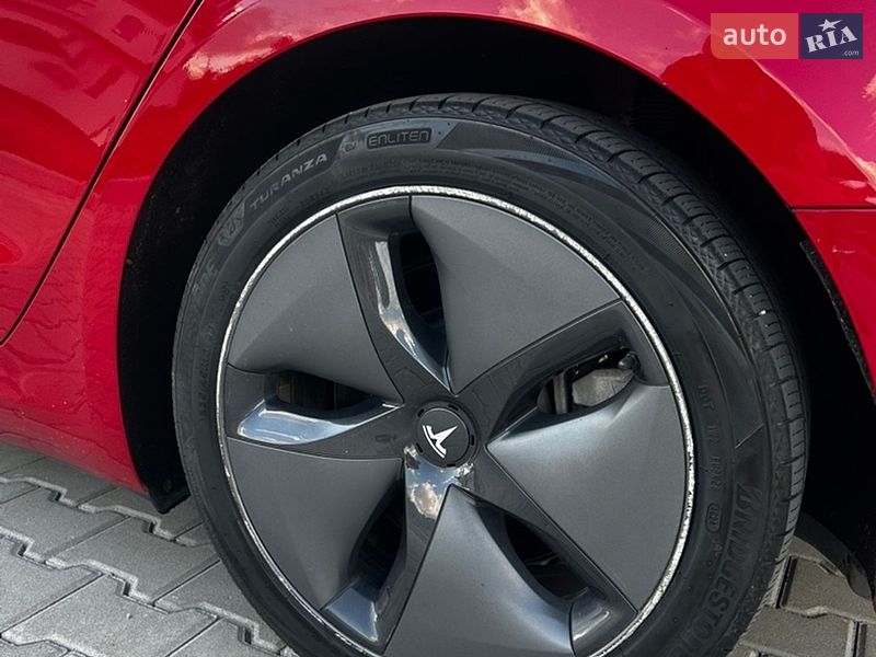 Седан Tesla Model 3 2019 в Ровно