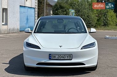 Седан Tesla Model 3 2024 в Радивилове