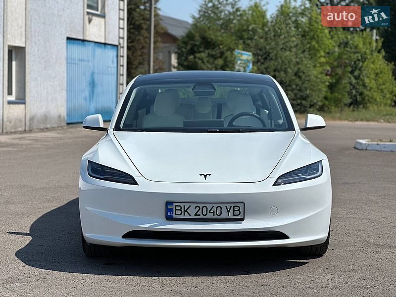 Tesla Model 3 2024
