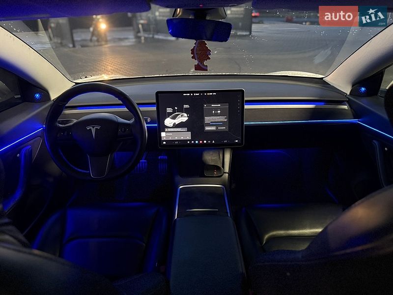 Седан Tesla Model 3 2020 в Луцке