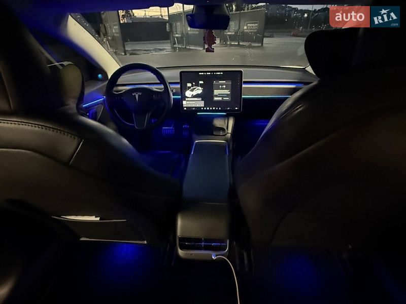 Седан Tesla Model 3 2020 в Луцке
