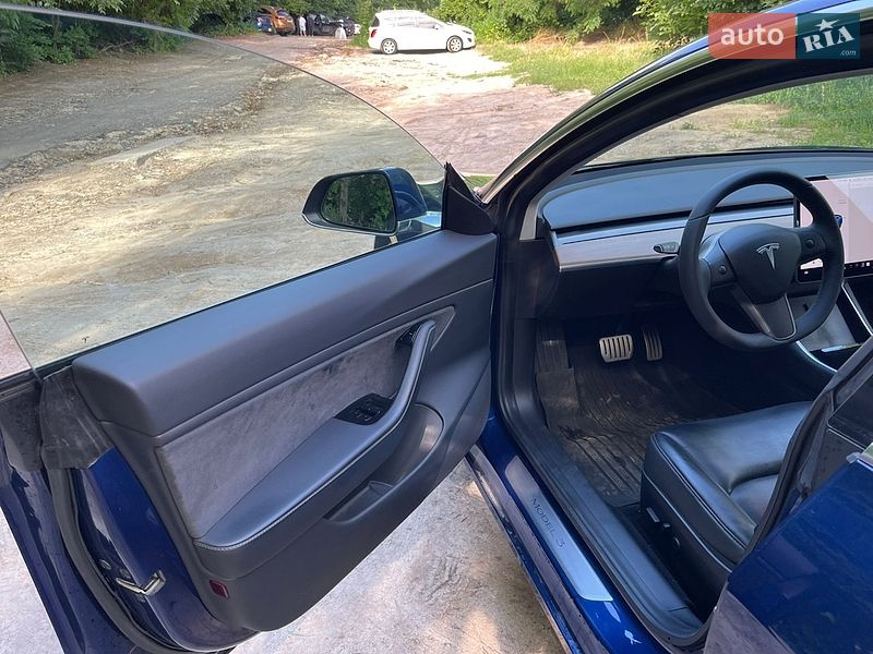 Седан Tesla Model 3 2019 в Києві