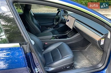 Седан Tesla Model 3 2019 в Києві