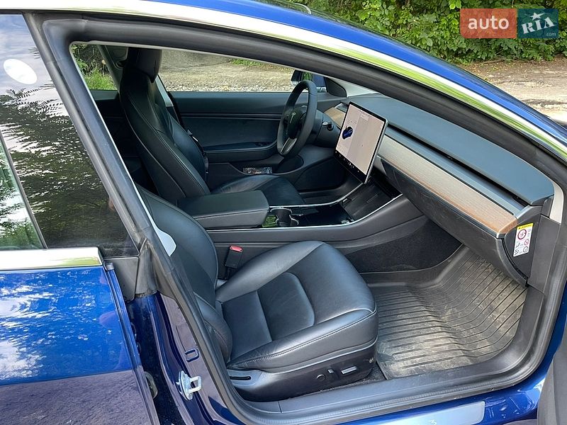 Седан Tesla Model 3 2019 в Києві