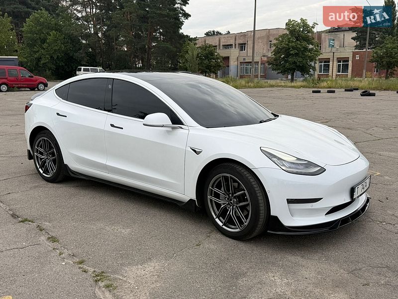 Седан Tesla Model 3 2019 в Києві