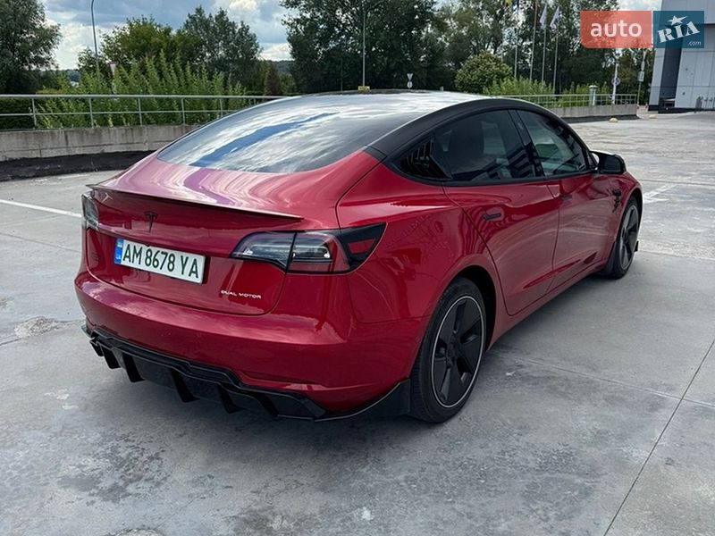 Седан Tesla Model 3 2020 в Прилуках