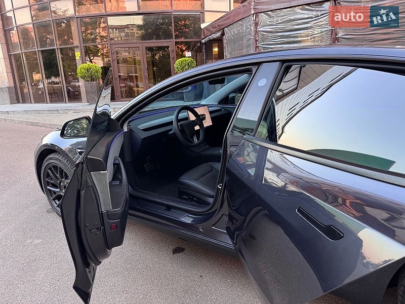 Седан Tesla Model 3 2024 в Одессе