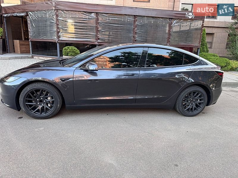 Седан Tesla Model 3 2024 в Одессе