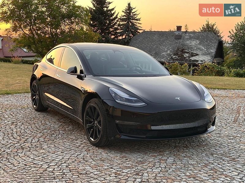 Tesla Model 3 2020