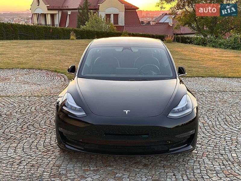 Седан Tesla Model 3 2020 в Києві