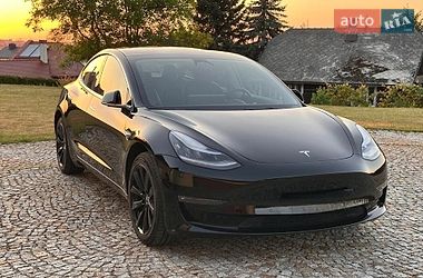 Седан Tesla Model 3 2020 в Києві
