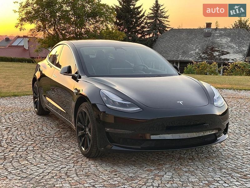 Седан Tesla Model 3 2020 в Києві