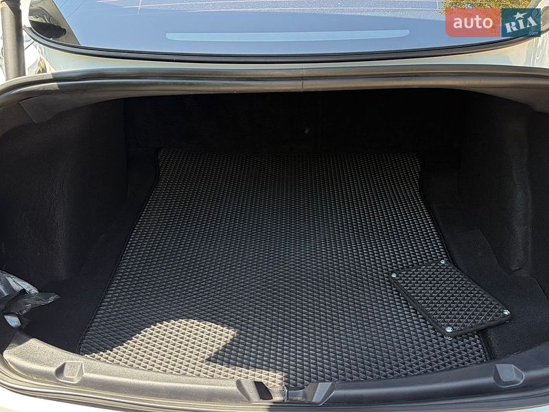Седан Tesla Model 3 2021 в Луцьку