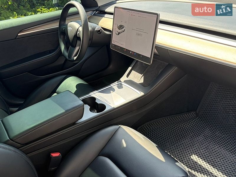 Седан Tesla Model 3 2021 в Луцьку