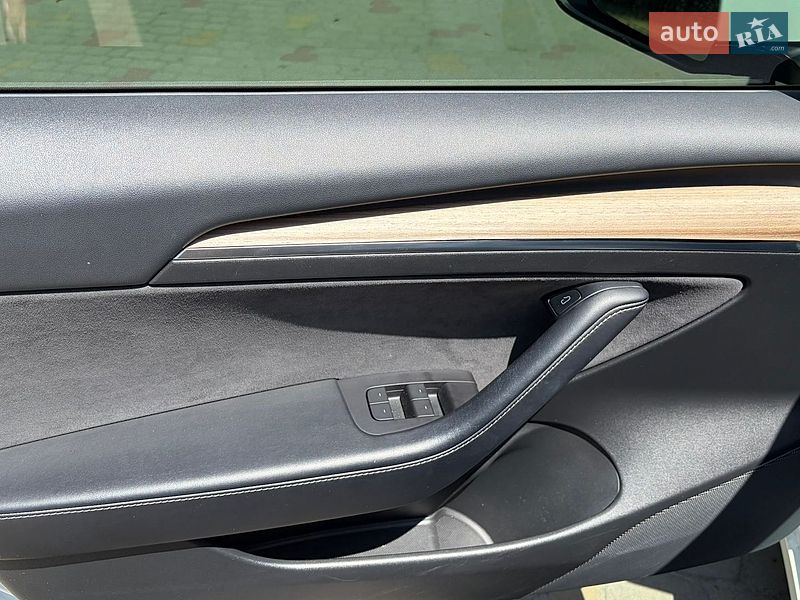 Седан Tesla Model 3 2021 в Луцьку