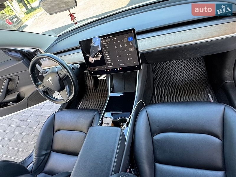 Седан Tesla Model 3 2019 в Миколаєві