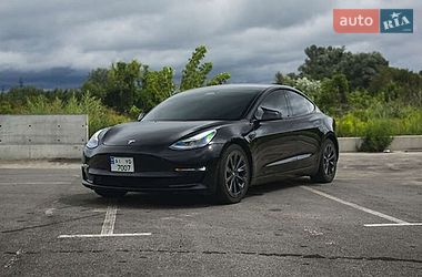 Седан Tesla Model 3 2022 в Ужгороді