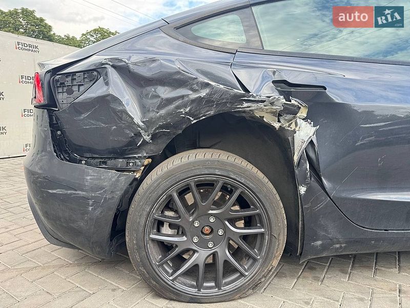 Седан Tesla Model 3 2024 в Луцьку
