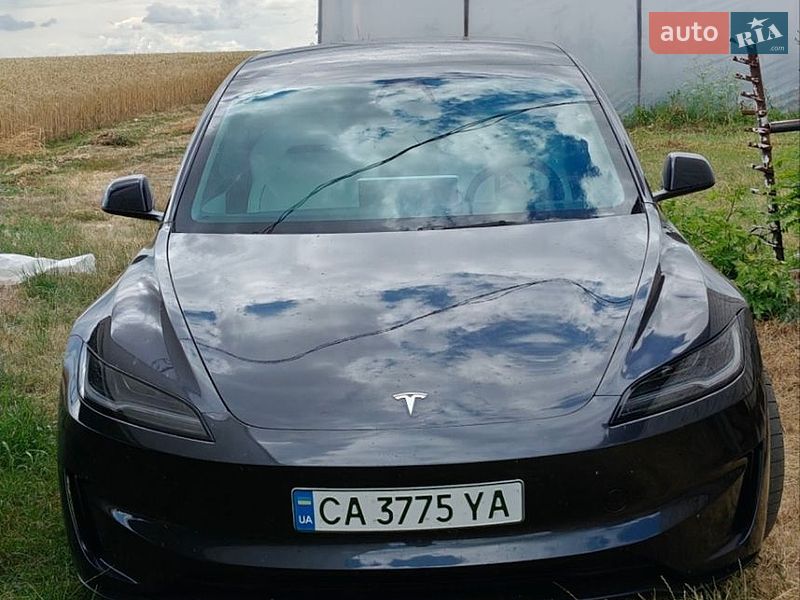 Седан Tesla Model 3 2024 в Гайвороне