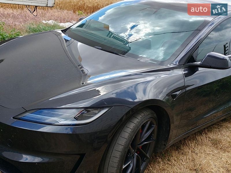 Седан Tesla Model 3 2024 в Гайвороне