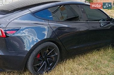 Седан Tesla Model 3 2024 в Гайвороне