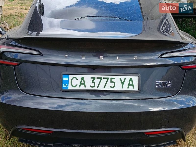 Седан Tesla Model 3 2024 в Гайвороне