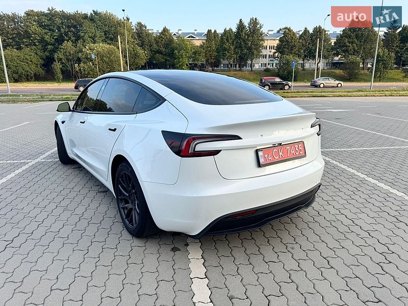 Седан Tesla Model 3 2024 в Львове
