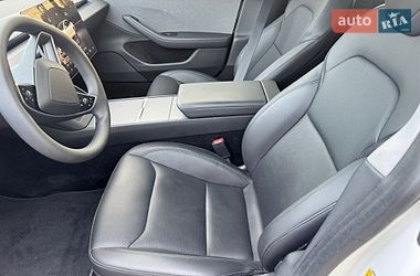 Седан Tesla Model 3 2024 в Львове