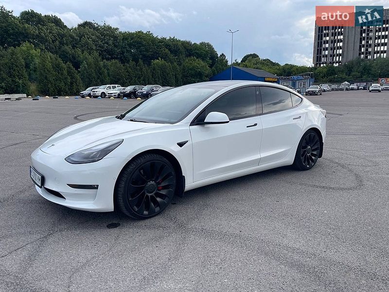 Седан Tesla Model 3 2021 в Львове