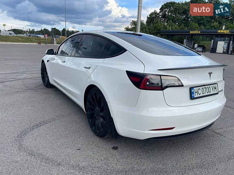 Седан Tesla Model 3 2021 в Львове