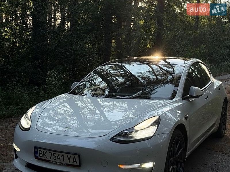 Tesla Model 3 2022