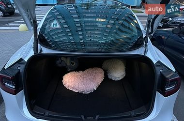 Седан Tesla Model 3 2022 в Киеве