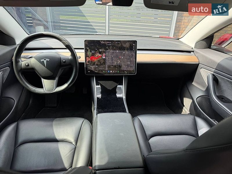 Седан Tesla Model 3 2019 в Луцке